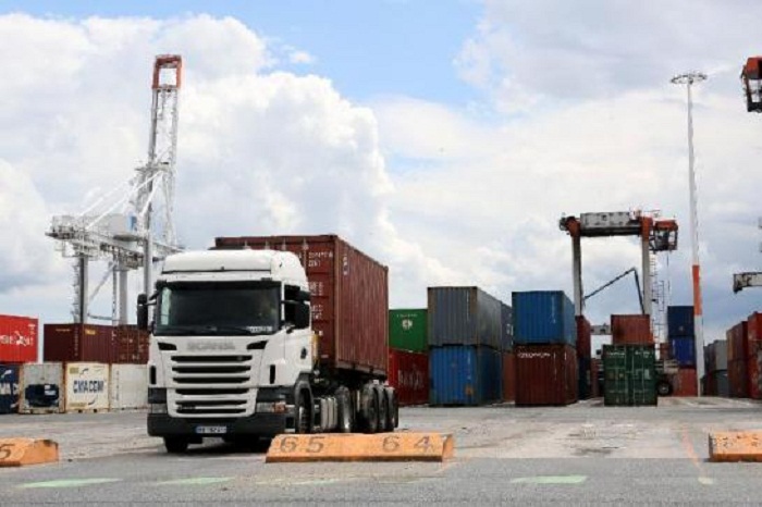 Seize migrants retrouvés dans un container